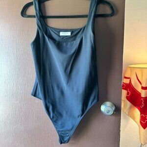 Babaton Original Contour Squareneck Bodysuit